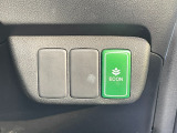 運転席右側にECONのスイッチがついています。