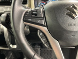 ステアリングにオーディオ操作スイッチが付いています。オーディオ画面に直接タッチしなくても操作が出来ますので、運転に集中できます。