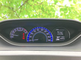 視認性の高いメーターで、走行情報を分かりやすく表示。運転に集中できる、シンプルで機能的なデザインです。