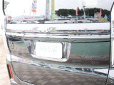自社工場を3拠点完備しております。重整備やカスタムを始め、ご購入後のお車のメンテナンスも弊社にお任せください。