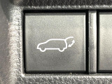 【パワーバックドア】スマートキーや運転席のボタンを押すだけでリアゲートが自動で開閉します!荷物を持っている時や、高い位置にあるバックドアを閉める際に便利な機能です♪