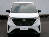 衝突軽減ブレーキ、車線逸脱警報、フロント&バックソナー、踏み間違い防止アシスト。安全装備充実。