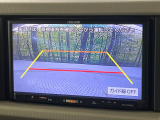 【バックカメラ】駐車時に後方がリアルタイム映像で確認できます。大型商業施設や立体駐車場での駐車時や、夜間のバック時に大活躍!運転スキルに関わらず、今や必須となった装備のひとつです!