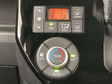 オートエアコンは温度を設定するだけで、自動で風量などを設定してくれます。運転しながら操作も必要ないので、安全性も向上します。