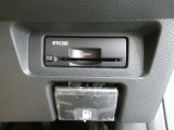 純正ETC2.0付 料金所もスムーズに通れ、割引料金の適用もあります。ビルトインできれいに収まっており、見た目もスマートです。