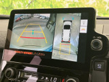 バックモニターと車庫入れアシスト機能により、狭い場所でも安心の駐車操作をサポートします。周囲の状況を把握しやすく、安全な運転を支援します。