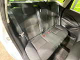 コンパクトカーですが、セカンドシートは十分な広さがあり快適にお乗りいただけます♪シートを倒して大きな荷物を積んだりと、用途の幅が広い1台です。