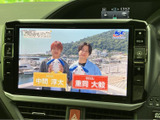 後席でのエンターテイメントに最適。映画や動画などを楽しめます。長距離移動も退屈知らず。家族旅行に嬉しい装備です。