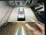 【マルチテレインモニター】車のフロントやサイドのカメラ画像を同時にモニター表示することで、悪路や狭い道を走行時でも周囲の状況確認ができ安心!本格SUVにうれしい装備です♪