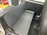 さまざまなシートアレンジに対応したリヤシートを全車に対応。