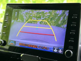 バックモニターは、狭い場所での駐車や車庫入れをサポート。安全な運転を支援する、頼れる機能です。