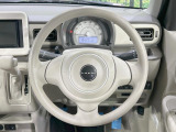 インテリアに合わせたデザインのステアリングは、運転される方のことも考え、運転しやすい形状、大きさです。是非一度、実際に触ってお確かめください。