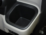 運転席と助手席にはドリンクホルダーがあります。取りやすい位置にありますからドライブも楽しくなりますね!