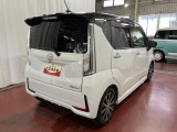 後席の方もくつろげる、ゆとりのある車内。