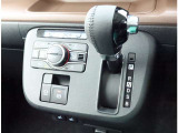 こちらのシフトは、車両にマッチしたデザインになっています!握りやすく、操作し易い配置になっていますので、いつも触れるシフトだからこそ、大切ですね!