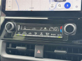 ★エアコンパネル★温度設定で操作ができるオートエアコンが装備されています!