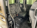 後席をはね上げれば、「もうひとつの荷室」が生まれます。