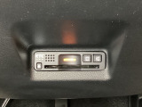 ハンドルの右下にETCがついています。高速道路の料金所の通過も楽々です。カードの取り出しもしやすい場所についています。