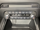 温度の設定のみで快適な風量やモードなどを自動調整してくれるフルオートエアコンを装備!