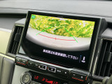 駐車時の安全をサポートするバックモニター。狭い場所でもスムーズな運転が可能です。
