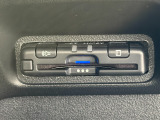 有料道路をキャッシュレスで通行できるETC車載器付きです。運転席足元に設置されています。ETCセットアップ費用は含まれておりません。別途必要となります。