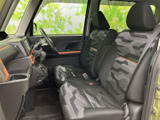 運転に必要な情報を一目で確認できる、見やすいインストルメントパネルです。