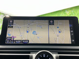 高精細な地図表示で、初めての道でも安心。渋滞情報もリアルタイムで確認でき、スムーズな移動をサポートします。見やすい表示で、運転に集中できます。