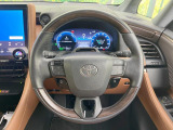 インテリアに合わせたデザインのステアリングは、運転される方のことも考え、運転しやすい形状、大きさです。是非一度、実際に触ってお確かめください。