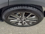 タイヤの溝も4輪ともまだまだ残っております。
