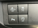 ブレーキの補助操作を行い減速して衝突被害を軽減する衝突軽減ブレーキ、車がカーブの外側へ膨らんだり内側へ巻き込んだりする挙動を防止する横滑り防止装置、障害物センサー、アイドリングストップ付きです!