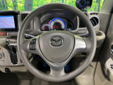 インテリアに合わせたデザインのステアリングは、運転される方のことも考え、運転しやすい形状、大きさです。是非一度、実際に触ってお確かめください。