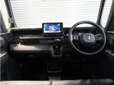◆インテリアパネル◆視界広々で非常に運転しやすくロングドライブでも疲れを感じさせないすっきりとまとまったインパネ周りです。