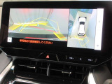 パノラミックビューモニター付きです。車両を上から見たような映像をディスプレイオーディオ画面に表示。運転席からの目視だけでは見にくい、車両周辺の状況をリアルタイムでしっかり確認できます。