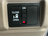 【パワースライドドア】助手席側がパワースライドドアになっており、運転席のスイッチやスマートキーでも開閉が可能です!開口部も広いので乗り降りも楽々♪