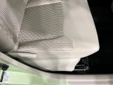 痛みの出やすい運転席シートの角、フロアマット、座面、ともに良好です