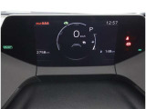 とっても見やすいメーターです。夜間時はラグジュアリーな気分にさせてくれる照明が魅力ですので、夜のドライブも楽しみになりますよ♪