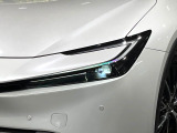 【LEDヘッドライト】悪天候や夜間走行時も良好な視界を確保し安心して運転できる高輝度LEDヘッドライトを装備!点灯速度が早く、消費電力も抑えられています。