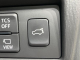 【パワーバックドア】スマートキーや運転席のボタンを押すだけでリアゲートが自動で開閉します!荷物を持っている時や、高い位置にあるバックドアを閉める際に便利な機能です♪