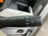 操作しやすい位置に配置されたウインカーレバー。オート機能も搭載し、安全な車線変更をサポートします。スムーズな運転を意識しました。