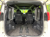 普段のお買い物や通勤、送迎等に十分な荷室スペースを確保しております。セカンドシートを倒すと、大きな荷物の積載も可能です♪