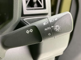操作しやすいウインカーレバーで、スムーズな車線変更が可能です。安全運転をサポートする機能です。