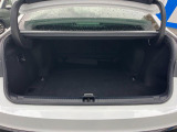積み下ろしのしやすいデッキにはたっぷりと荷物を積み込んでいただけます。遊びから仕事まで、様々なシーンで頼れます♪