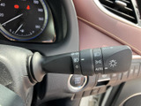 操作しやすいウインカーレバーで、安全な運転をサポートします。直感的に操作できるので、運転に集中できます。スムーズな操作感をお楽しみください。