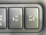 【両側パワースライドドア】スマートキーや運転席のスイッチで後席両側スライドドアの開閉が可能♪電動だから力を入れてドアを開ける必要が無く、小さなお子様でも簡単に開け閉めでき快適です♪