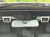 【アイサイトVer2】前方の車両等を検知し、衝突しそうな時は警報で注意を促し、ブレーキを踏む力をサポート。ブレーキを踏めなかった場合は衝突被害軽減ブレーキが作動、衝突回避をサポートします。