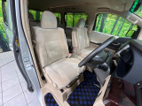 運転席シート廻りは使用感も少なく、良好な状態となっています。丁寧に使われていたことがよくわかりますね。