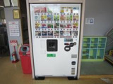 店内には★フリードリンクコーナー★を設置!お好きな飲み物のボタンを押してください。(セルフサービスとなっています)
