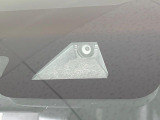 【プリクラッシュセーフティ】前方の車両等を検知し、衝突しそうな時は警報で注意を促し、ブレーキを踏む力をサポート。ブレーキを踏めなかった場合は衝突被害軽減ブレーキが作動、衝突回避をサポートします。