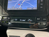 【オートエアコン】一度お好みの温度に設定すれば、車内の温度を検知し風量や温度を自動で調整。暑い&hellip;寒い&hellip;と何度もスイッチ操作をする必要はありません。快適な車内空間には必須の機能ですね♪