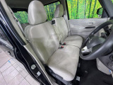 運転席シート廻りは使用感も少なく、良好な状態となっています。丁寧に使われていたことがよくわかりますね。
